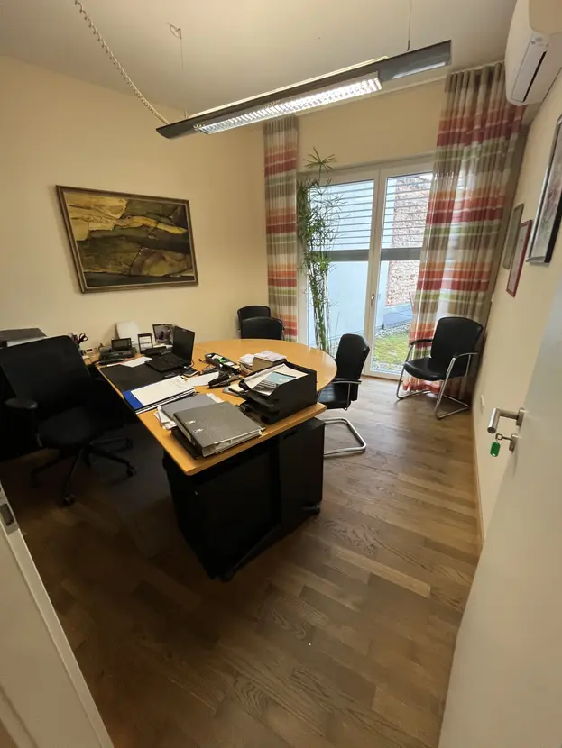 e2a1b064 b439 43b1 8af4 fdb40bf01b1a 2005540468